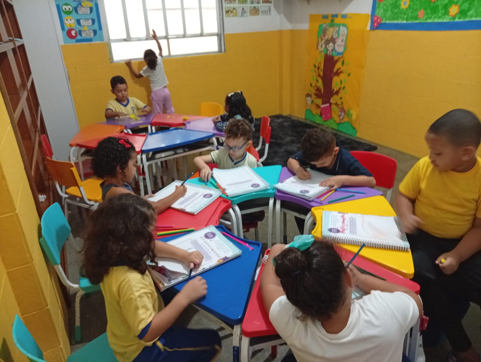 Sala colorida do CBE